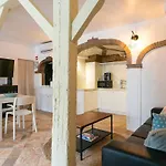 Lisbon Amazing Studio With Air Conditioner!